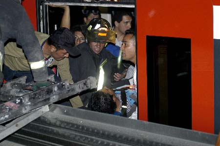 At least 50 people were injured in a train collision on Saturday night near the Mexico City, local media reported.[Xinhua/AFP]