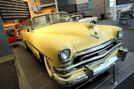 Photo taken on April 14, 2009 shows the 1954 Chrysler New Yorker Convertible on display in Walter P. Chrysler Museum in Detroit, the United States. Visitors to the museum could experience the saga of the time-honored Chrysler LLC from its vehicle collection, historical photographs, advertisements and footage. [Gu Xinrong/Xinhua]