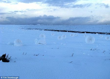 The snow rollers were formed in the space of just a few hours.[CRI]