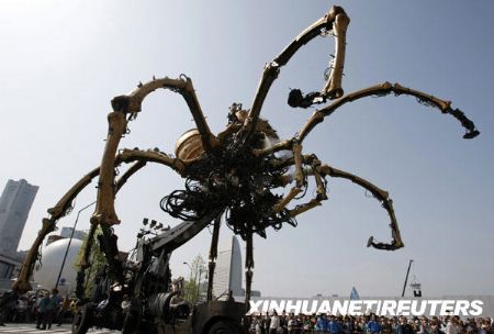 A giant mechanical spider, operated by French production company La Machine, walks along the waterfront in Yokohama, south of Tokyo April 19, 2009. The 37 tonne spider which stands at 12 metres tall is in Yokohama as part of the events celebrating the 150th anniversary of the opening of the Port of Yokohama.[Xinhua/Reuters] 