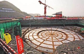 Photo taken on April 18, 2009 shows the foundational construction site of the No.1 unit of the first phase of the Sanmen nuclear plant in Zhejiang Province. The Sanmen nuclear plant, with the world's first nuclear plant using the AP1000 technologies, a type of third generation nuclear power reactor introduced by America's Westinghouse company, started the construction recently. [Tan Jin/Xinhua] 