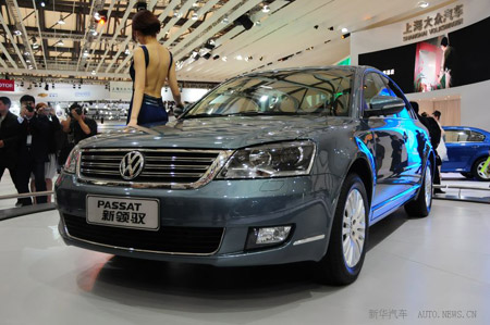 A new model of Volkswagon&apos;s Passat is displayed at the Shanghai auto expo in Shanghai, east China. [Xinhua]