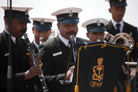 Members of Indian navy's military band attend a performance in Qingdao, east China's Shandong Province, April 21, 2009.[Li Gang/Xinhua]