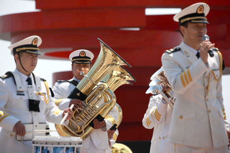 Members of the military band of Chinese People's Liberation Army Navy attend a performance in Qingdao, east China's Shandong Province, April 21, 2009. [Li Gang/Xinhua]