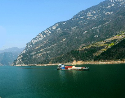 A ship goes on the Jiuqunao waters, Zigui County in the Three Gorges Reservoir area on March 7, 2009. China will boost the use of the hydroelectric resources along the Yangtze River in the coming decades despite increasing oppositions, according to a strategic development plan of the river unveiled by the Ministry of Water Resources on April 21.