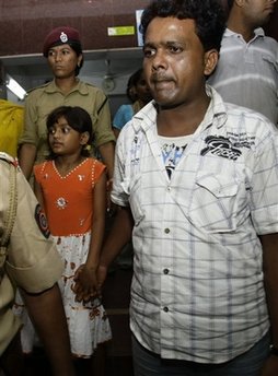 This Sunday, April 19, 2009 photo shows 'Slumdog Millionaire' actor Rubina Ali, left, leaving the police station along with her father Rafiq Quereshi, right, in Mumbai, India. Rafiq Quereshi was questioned by the police again on Monday regarding allegations that he tried to sell his daughter Rubina.