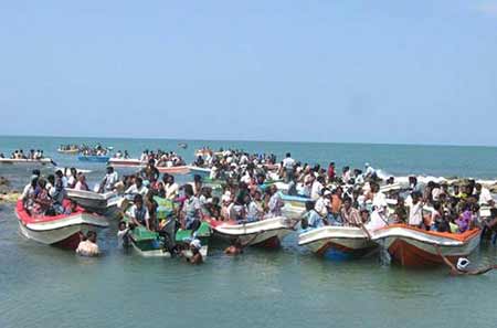 In this photograph released by the Sri Lankan military April 21, 2009 shows civilians escape by boats from an area controlled by Tamil Tigers in the north-east of Sri Lanka. Sri Lankan President Mahinda Rajapake has rejected the request by British Prime Minister Gordon Brown for a pause in military action between the government troops and Tamil Tiger rebels.[Xinhua/AFP]