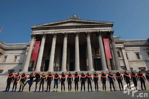 Londoners were 'Frog Mobbed' today as 30 frogmen dressed in full scuba diving gear took place at various locations throughout London and was being filmed for You Tube to promote Sky TV's Earth Day which is to highlight the awareness of rising sea levels. [Jeff Moore/CFP]