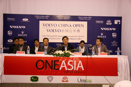The OneAsia Press Conference on Sunday, April 19 – (L-R) Lee Jung-hoon of the Korea Golf Tour, Kim Dong-wook of the Korea Golf Association, Zhang Xiaoning of the China Golf Association, and Ben Sellenger, Commissioner of the PGA of Australia.