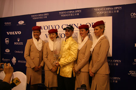 2009 Volvo China Open winner Scott Strange with stewardesses from Emirates Airlines – long-term supporters of golf in China like Emirates will need to be kept on board.