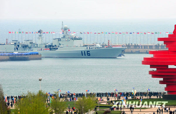 Chinese President Hu Jintao left Qingdao aboard a People's Liberation Army (PLA) Navy destroyer Thursday noon for an international fleet review.  