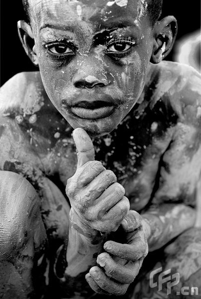 Seven-year-old Sonson Pierre sits in knee deep mud outside his family's flooded home in Gonaives, Haiti, September 4, 2008, days after several storms including Tropical Storm Hannah hit the country.[CFP]