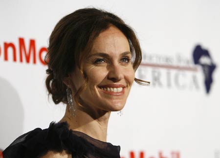 Actress Amy Brenneman poses at the First Ladies of Africa Health Summit gala in Beverly Hills, California April 21, 2009.[Xinhua/Reuters]