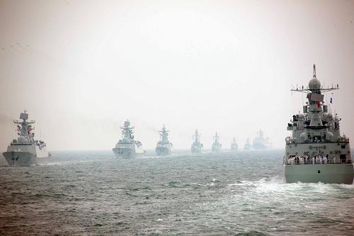 A naval parade of the Chinese People's Liberation Army (PLA) Navy warships and aircraft is held in waters off China's port city of Qingdao, east China's Shandong Province, on April 23, 2009. [Li Gang/Xinhua]