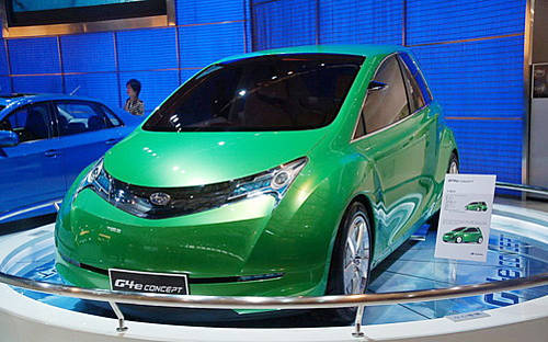 With concern of a green future and in answer to the Chinese government's appeal for energy-efficiency, global and domestic automobile manufacturers are showcasing their electric car models at the ongoing Shanghai auto show. [news.cheshi.com]