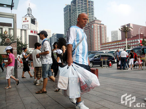 Beijing's Silk Street market giving US$3 mln coupons [CFP]