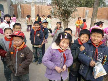 Kids from Guiyuan Village look forward to studying in the new Fenfang Spring Bud School. 