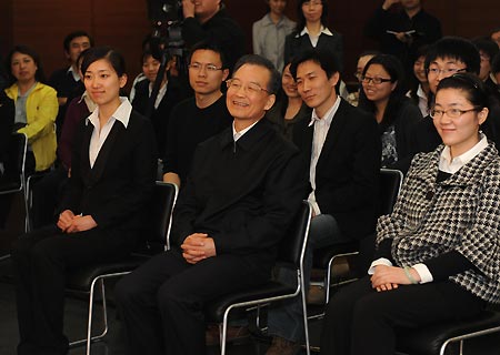 Chinese Premier Wen Jiabao (C Front) attends a reading activity at the National Library in Beijing, capital of China, April 23, 2009. Premier Wen visited the National Library and the Commercial Press on April 23, the World Book and Copyright Day. 