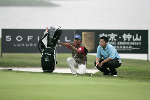 Teenager James Su Dong is still in the hunt on 141, two strokes off the lead.