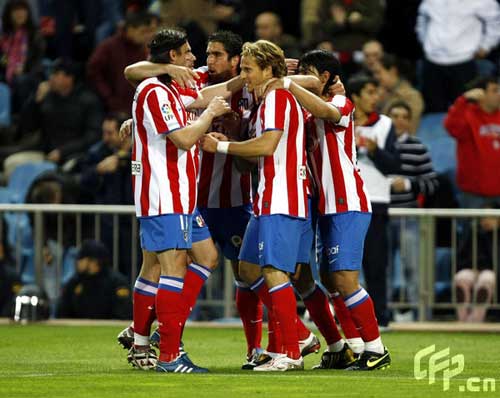 Atletico Madrid also had a good day with a 3-1 win against Sporting Gijon. Diego Forlan, Kun Aguero and Simao Sabrosa, who was later sent off, netted for the home side. 