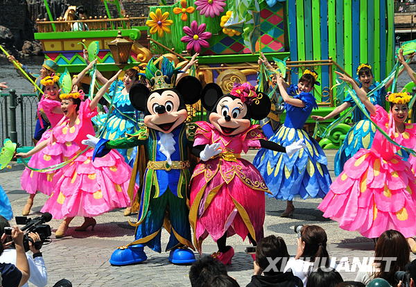 Tokyo Disneyland hosts a carnival featuring its many cartoon characters to welcome the arrival of spring. [Photo:Xinhuanet]