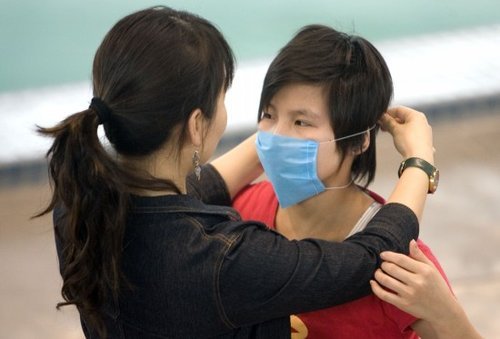 Athletes of Chinese diving team who are attending the Diving World Series of the International Federation of Swimming (FINA), held in the Olympic Pool of Mexico City, are told to wear masks as swine flu spreads round globe.