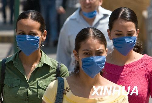 Tourists planning to visit Mexico can do so as long as they follow government health guidelines designed to combat the spread of swine flu, a Mexican health expert said in an interview with Xinhua on Sunday.