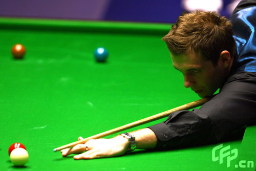 Mark Selby of England lines up a shot in his game against Graeme Dott of Scotland during the 2nd Round of the Betfred World Snooker Championships on April 27, 2009 at the Crucible Theatre, Sheffield, in United Kingdom.