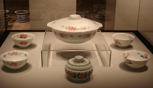 A dinner set used by former Chairman Mao Zedong[China.org.cn]