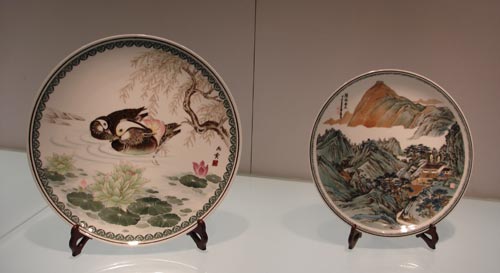 An exhibition of Liling underglazed porcelain opened at the Capital Museum on April 27, and will remain open until June 20.[China.org.cn]
