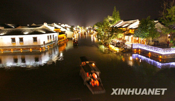 The town of Wuzhen in Tongxiang City, Zhejiang Province, has a history of more than 1,000 years. For its unique architecture style and rich cultural background, it has gained fame both at home and abroad.With ancient houses, workshops, and stores still standing on the river banks, it retains an almost unchanged atmosphere of antiquity. Photos taken on April 26. [Photo:Xinhuanet] 