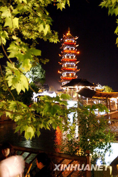 The town of Wuzhen in Tongxiang City, Zhejiang Province, has a history of more than 1,000 years. For its unique architecture style and rich cultural background, it has gained fame both at home and abroad.With ancient houses, workshops, and stores still standing on the river banks, it retains an almost unchanged atmosphere of antiquity. Photos taken on April 26. [Photo:Xinhuanet]