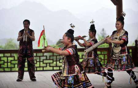 Amateur performers of China's Dong ethnic group dance for tourists in Enshi, central China's Hubei Province, April 26, 2009. 