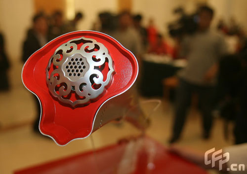 Photo taken on April 28, 2009 shows the torch named 'Ruyi' for China's 11th National Games in Jinan, capital of east China's Shandong Province. Using the image of Chinese traditional ruyi, an s-shaped ornamental object which is usually made of jade and is a symbol of good luck, the torch made a debut in Jinan on Tuesday. 