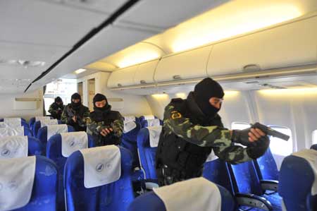 Soldiers mount attack on the "hijackers" in the "hijacked" plane in the anti-hijacking exercise held at Tianhe Airport in Wuhan, capital of central China