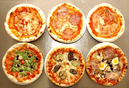 Photo released by Korean Central News Agency (KCNA) on April 28, 2009 shows pizza at the first Italian restaurant in Pyongyang, capital of the Democratic People's Republic of Korea (DPRK). 