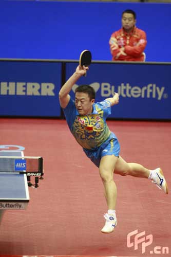 Ma Lin defeated South Korea's Joo Se Hyuk and advances to the men's singles semifinals. 