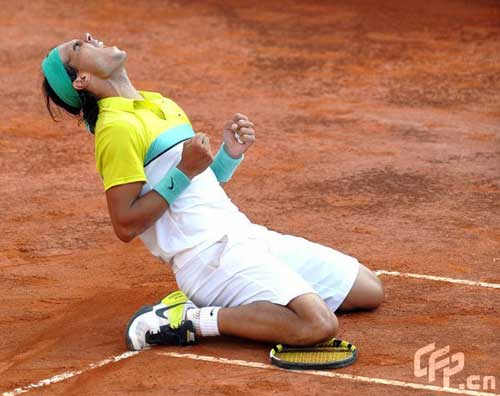 World number one Rafael Nadal beat defending champion Novak Djokovic to claim a record fourth Rome Masters title with a 7-6, 6-2 win on Sunday.
