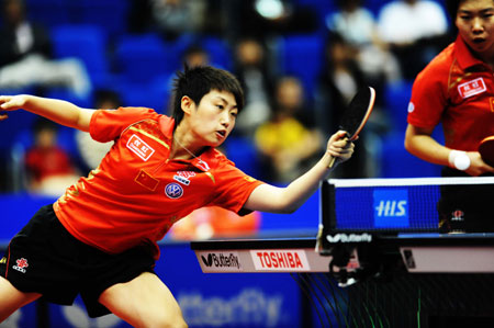 Chinese player Guo Yue(L) returns the ball during the women's doubles semifinal match against Jiang Huajun/Tie Yana of Chinese Hong Kong in the World Table Tennis Championships in Yokohama, Japan, on May 4, 2009. Guo Yue/Li Xiaoxia won the match 4-0 and advanced into the final. [Xinhua]