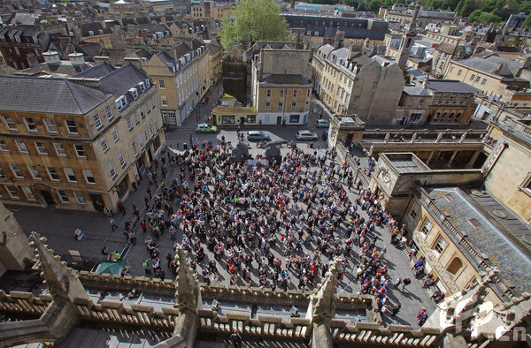 People take part in a waltz world record attempt on May 3, 2009 in Bath, England. The 630 people, 315 couples beat the previous record of 484 people, 242 couples, dancing the waltz simultaneously for five minutes set last year in Austria. [Matt Cardy/Getty Images/CFP]