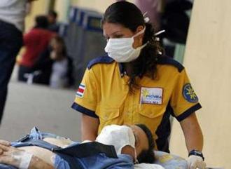 A Red Cross staff carries a patient with symptoms of influenza A (H1N1), formerly referred to as swine flu, as he arrives to Calderon Guardia hospital, in San Jose April 30, 2009. [Juan Carlos Ulate/REUTERS] 