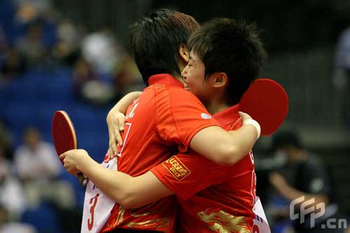 China's Li Xiaoxia (L) and Guo Yue celebrate after winning the women's doubles final match against their compatriots Guo Yan and Ding Ning during the World Table Tennis Championships in Yokohama, south of Tokyo May 4, 2009.