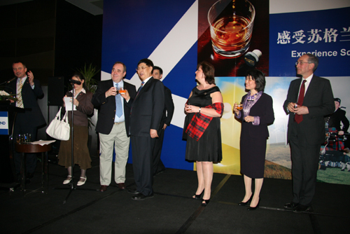 Scotland's First Minister Alex Salmond and Minister of Education Fiona Hyslop on stage with other dignitaries to offer a traditional Chinese 'Ganbei'