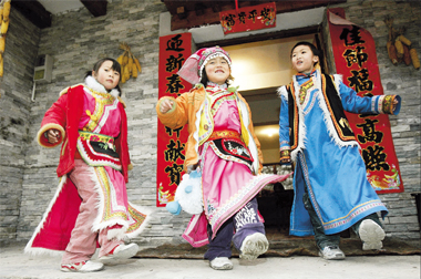 The Qiang minority, with a population of about 300,000 in China, is known as 'the group in the clouds' because they live high in the cloudy and mist-shrouded mountains. They are good at singing, dancing and hunting. For centuries they have lived quietly and kept to themselves.
