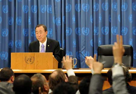 UN Secretary-General Ban Ki-moon speaks during the monthly routine press briefing at the UN headquarters in New York, the U.S. May 5, 2009. All nations should vigorously cooperate in an effort to stem the spread of the new A/H1N1 flu virus, said Ban Ki-moon here on Tuesday. (Xinhua/Shen Hong)