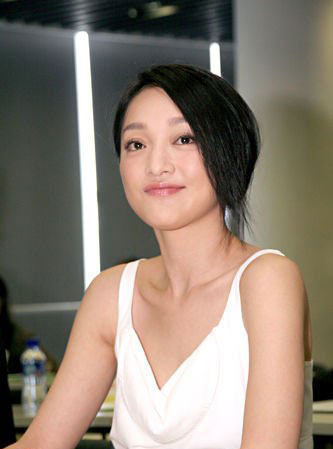 Chinese movie star Zhou Xun is honored on May 5 as the first green-commuting ambassador for the World Expo 2010 Shanghai.