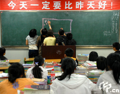 On April 21, students from a high school in Deyang city, Sichuan Province wrote 'Today must be better than yesterday.'
