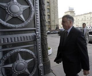 The Canadian ambassador Ralph Lysyshyn enters Russian Foreign Ministry headquarters in Moscow Wednesday, May 6, 2009. [Ivan Sekretarev/AP Photo] 