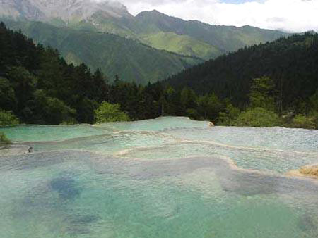 Photos taken recently show the amazing scenery in southwest China's Sichuan Province, where rebuilding is underway after the 5.12 earthquake last year. [Photo: Lohas]