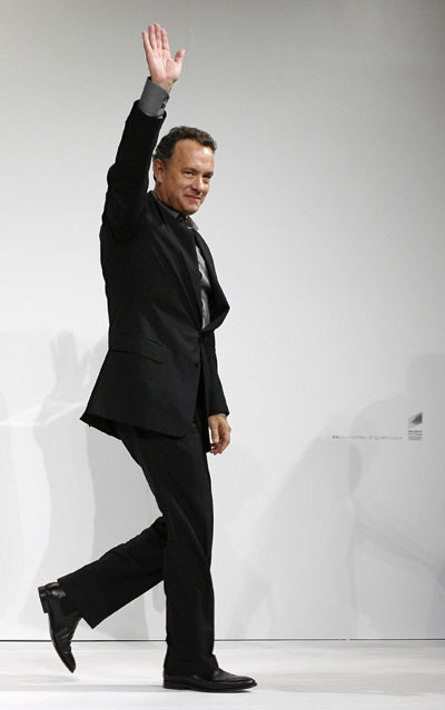 Actor Tom Hanks attends a news conference to promote the movie &apos;Angels and Demons&apos; in Tokyo May 7, 2009.